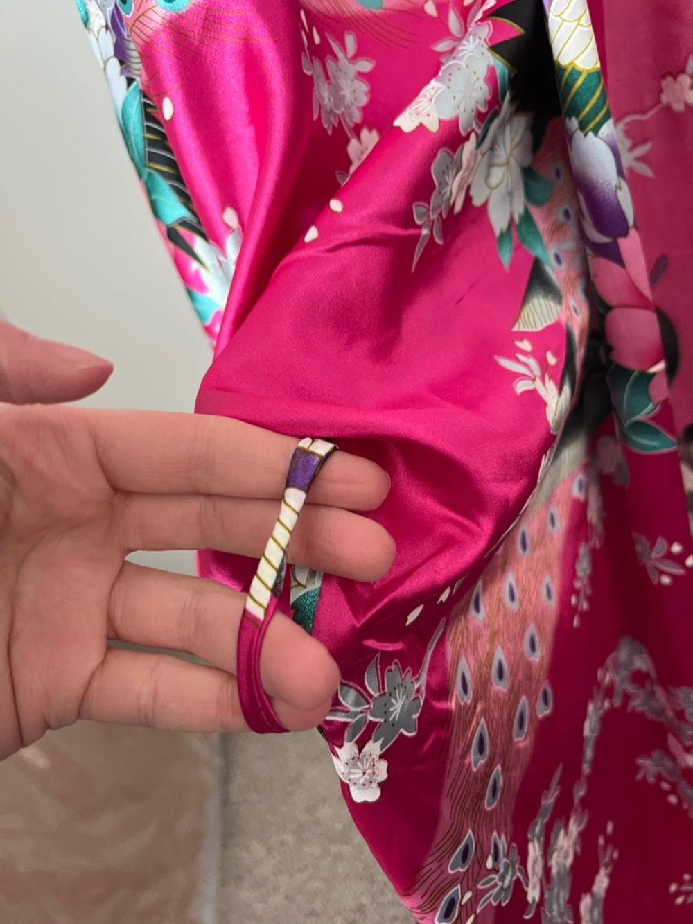◻️BABEYOND: Women’s M, pink kimono style bathrobe w/peacock accent, preowned◻️ - Picture 7 of 14